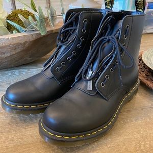 Dr martens women’s 10 black zip and lace up boot